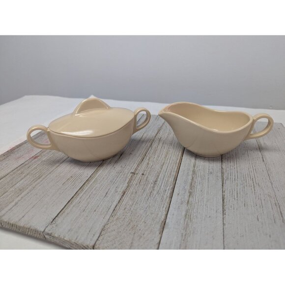 Vintage Set Melamine Melmac Creamer & Sugar Bowl w/ Lid Almond Tan - Picture 1 of 7